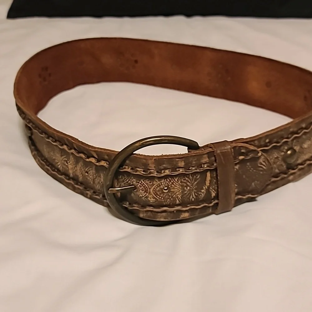 Fossil Vintage Brown Leather Belt Stitches and Eyelets Womens Size Medium